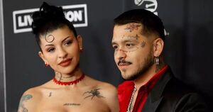 Popular / (VIDEO) Christian Nodal le pidió perdón a Cazzu... ¡por enamorarse de Ángela Aguilar!