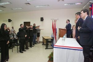 Juramento de abogados y diálogo con gremios en el día de gobierno judicial en Paraguarí