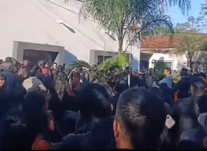 Concejales protagonizan incidentes en entrega de informe sobre intervención