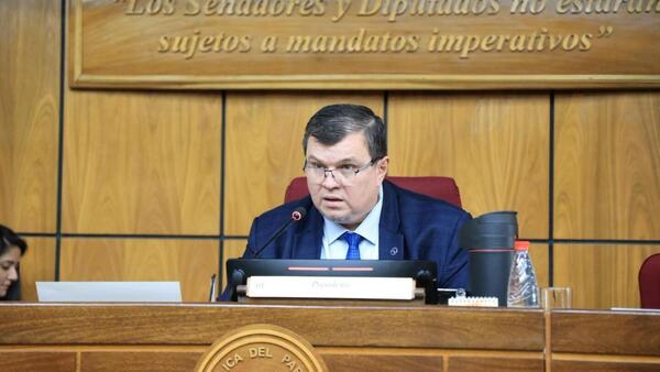 Dionisio defiende comisión garrote y culpa de informe a Ostfield