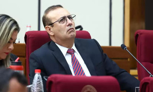 Senador acusado por lavado recibe distinción como hijo dilecto de la Junta Municipal de Areguá - OviedoPress