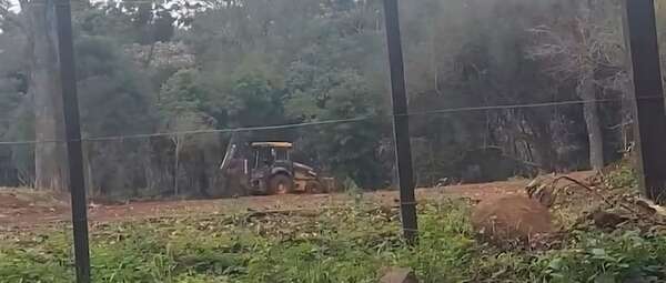 Santa Rosa: informe sobre el alquiler de una retroexcavadora municipal utilizada en Capitán Miranda está lleno de irregularidades, denuncia concejal - Nacionales - ABC Color