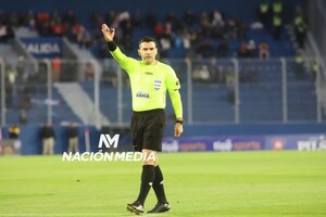 Versus / Árbitros para la octava fecha: Derlis López castigado tras error en Cerro-Nacional