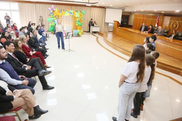 Ministros de la Corte acompañaron homenaje en conmemoración al Día del Niño