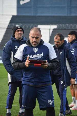 Duscher renunció, se presentó a entrenar y fue despedido por votación del plantel de Quilmes - Fútbol Internacional - ABC Color