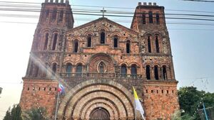 Profanan templo parroquial de Ybaroty en Villarrica
