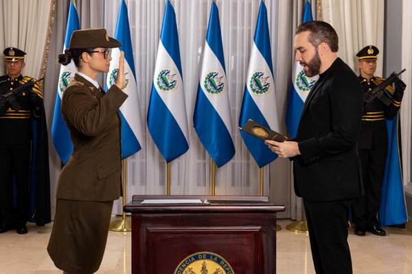 Bukele nombra a una militar como ministra de Educación de El Salvador