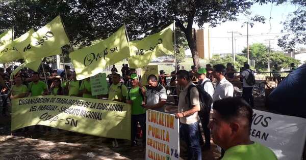 Diario HOY | Docentes irán a paro: exigen mayor presupuesto y mejoras salariales