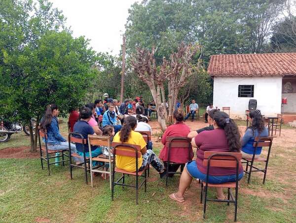 Comunidad educativa reclama retorno de docente y la reposición de un rubro en escuela de Santaní - Nacionales - ABC Color