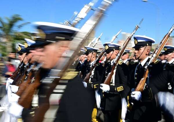 Desfile militar y policial: uniformados marcharon en homenaje a Asunción - Nacionales - ABC Color