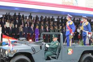 Se realizó el desfile militar y policial en homenaje a Asunción - .::Agencia IP::.