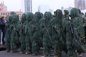 Popular / Desfile en la Costanera y calle Palma por 488 años de la fundación de Asunción