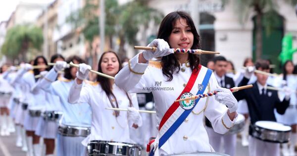 La Nación / #Asu488: desfile estudiantil sobre Palma - OJO Galería