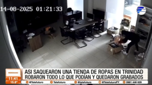 Así saquearon una tienda de ropas en Asunción