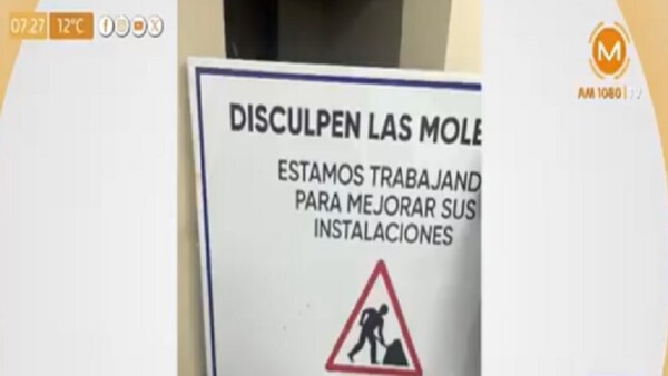 Quejas en el aeropuerto por baños clausurados en plena llegada de visitantes internacionales