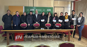 EN CAMBYRETÁ ENTREGARON APORTES A ESCUELAS PARA FESTEJOS DEL DÍA DEL NIÑO