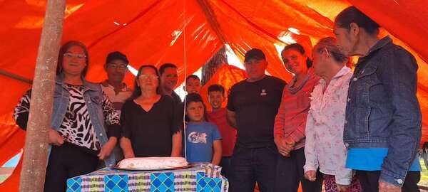 Yrybucuá: abuela desalojada de su propiedad pasó su cumpleaños bajo una precaria carpa - Nacionales - ABC Color
