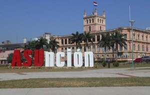 Asunción tiene más mujeres que hombres, tienen menos hijos