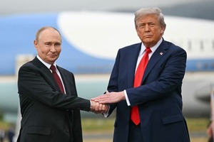 Putin y Trump abren cumbre en Alaska con un apretón de manos - ADN Digital