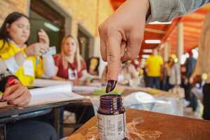 Vive en España, pero figura que votó en las elecciones de Derecho UNA - Política - ABC Color