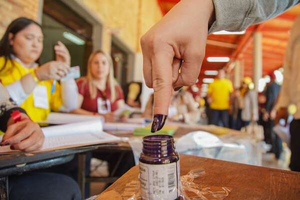 Vive en España, pero figura que votó en las elecciones de Derecho UNA - Política - ABC Color