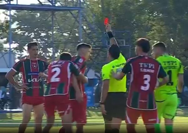 Popular / ¡Insólito! Jugador de Tembetary fue echado por pechear a su arquero