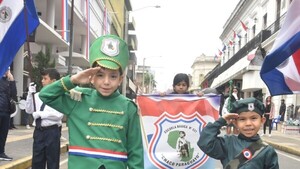 Procesión, desfile, danzas y jinetes celebrando a la Madre de Ciudades