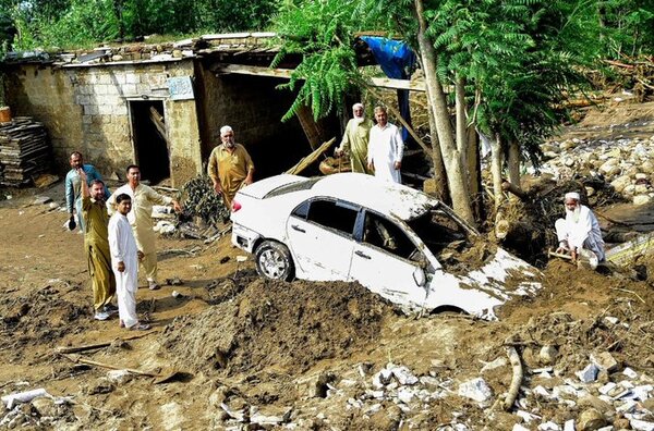 Más de 300 muertos por lluvias e inundaciones repentinas en Pakistán