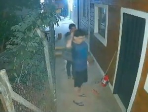 Popular / Novio de la mujer asesinada se entregó: Dos sospechosos están ya bajo custodia volái