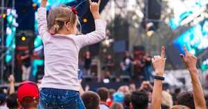 La Nación / Llevar a niños a conciertos puede arriesgar un daño auditivo