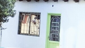 Liberan a hombre que vivió por días con su pareja muerta