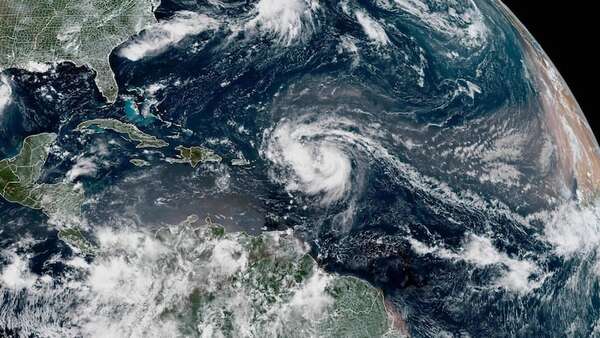 Huracán Erin alcanza categoría 4 y amenaza al Caribe con lluvias e inundaciones - Ciencia - ABC Color