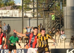 ¡Duelo por la punta! Guaraní recibe a Cerro en La Visera - trece