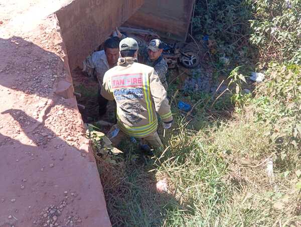 Caída de moto carga en el puente de Santa María - Concepción al Día
