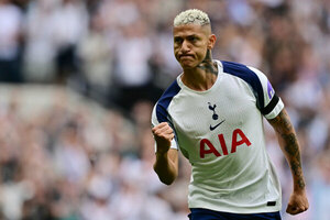 Versus / Richarlison da al Tottenham el primer triunfo de la 'era Frank'