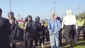 Desalojaron a los muñecos de Santi, Bachi y otros políticos
