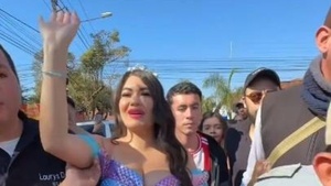 [VIDEO] Laurys Diva dio alegrón a niños en una escuela de Caaguazú