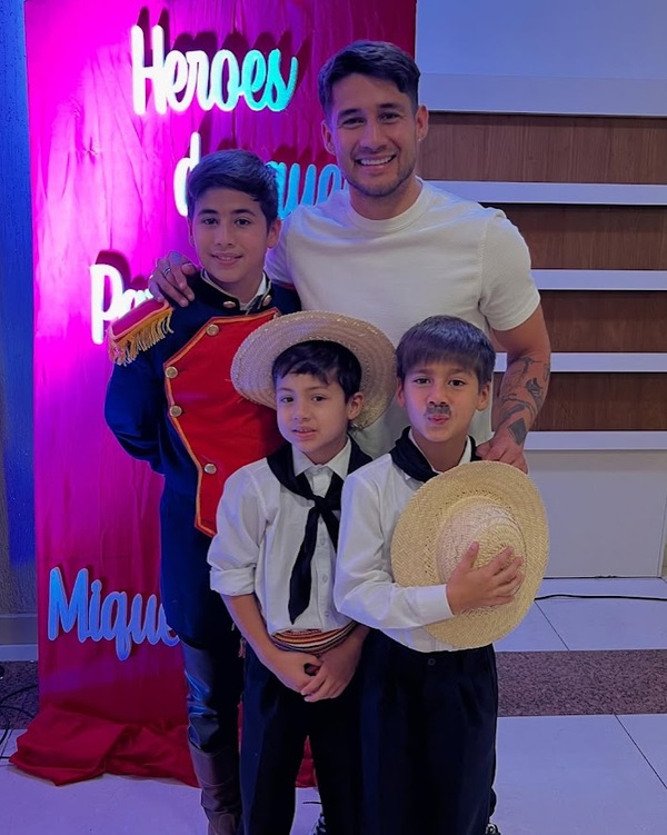 Popular / Tito Torres enterneció con la dedicatoria a sus niños