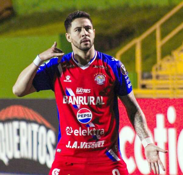 Xelajú, con el aporte goleador del paraguayo Pedro Báez - Fútbol - ABC Color