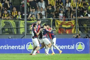 Versus / ¡Cerro Porteño se atornilla al liderato!