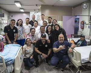 El gesto de grandes de Olimpia con los niños del Hospital de Clínicas   - Olimpia - ABC Color