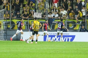 En un partidazo, Cerro Porteño superó a Guarani y sigue como único puntero