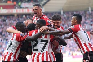 Versus / Llegó, debutó y Omar Alderete ya se anotó en una selecta lista en Premier League