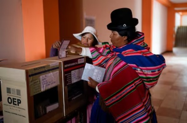 El Tribunal Supremo Electoral de Bolivia llamó a los ciudadanos a votar sin celulares en medio de denuncias de coacción - ADN Digital
