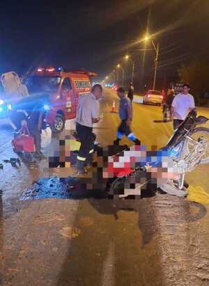 Popular / ¡Choque frontal de motos: bebé de 8 meses voló y quedó sentado asfalto ári!