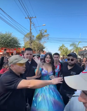 Popular / Pastor otrozá a Laurys Dyva por su presencia en festejo del Día del Niño