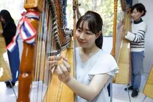 Japón abraza el arpa paraguaya en una escuela que une generaciones y culturas - Música - ABC Color