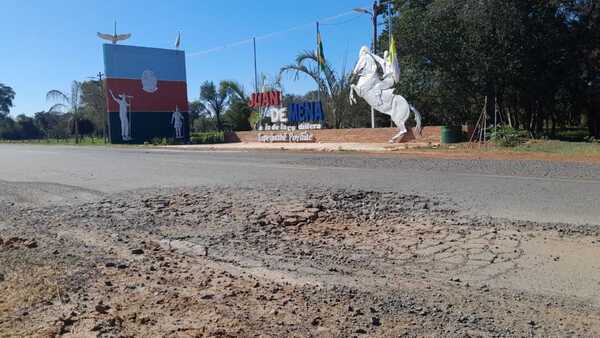 Pobladores de Juan de Mena protestan este lunes por desastroso estado de ruta