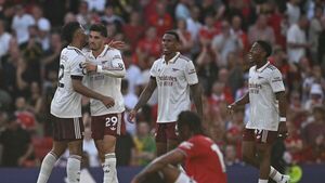 Manchester United de Diego León cae ante Arsenal