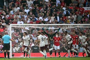 Versus / Arsenal resiste y otra vez se impone al Manchester United en Old Trafford
